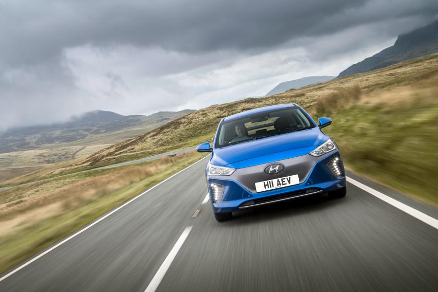  Hyundai IONIQ electric 2016 года  (UK) (фото 2 из 29)